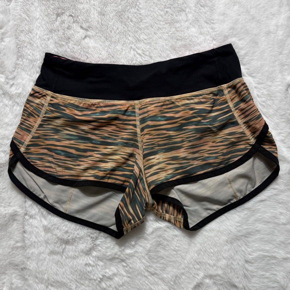 Lululemon Women's Athletic Shorts Black Multicolor Animal Print size 2 - Picture 1 of 5